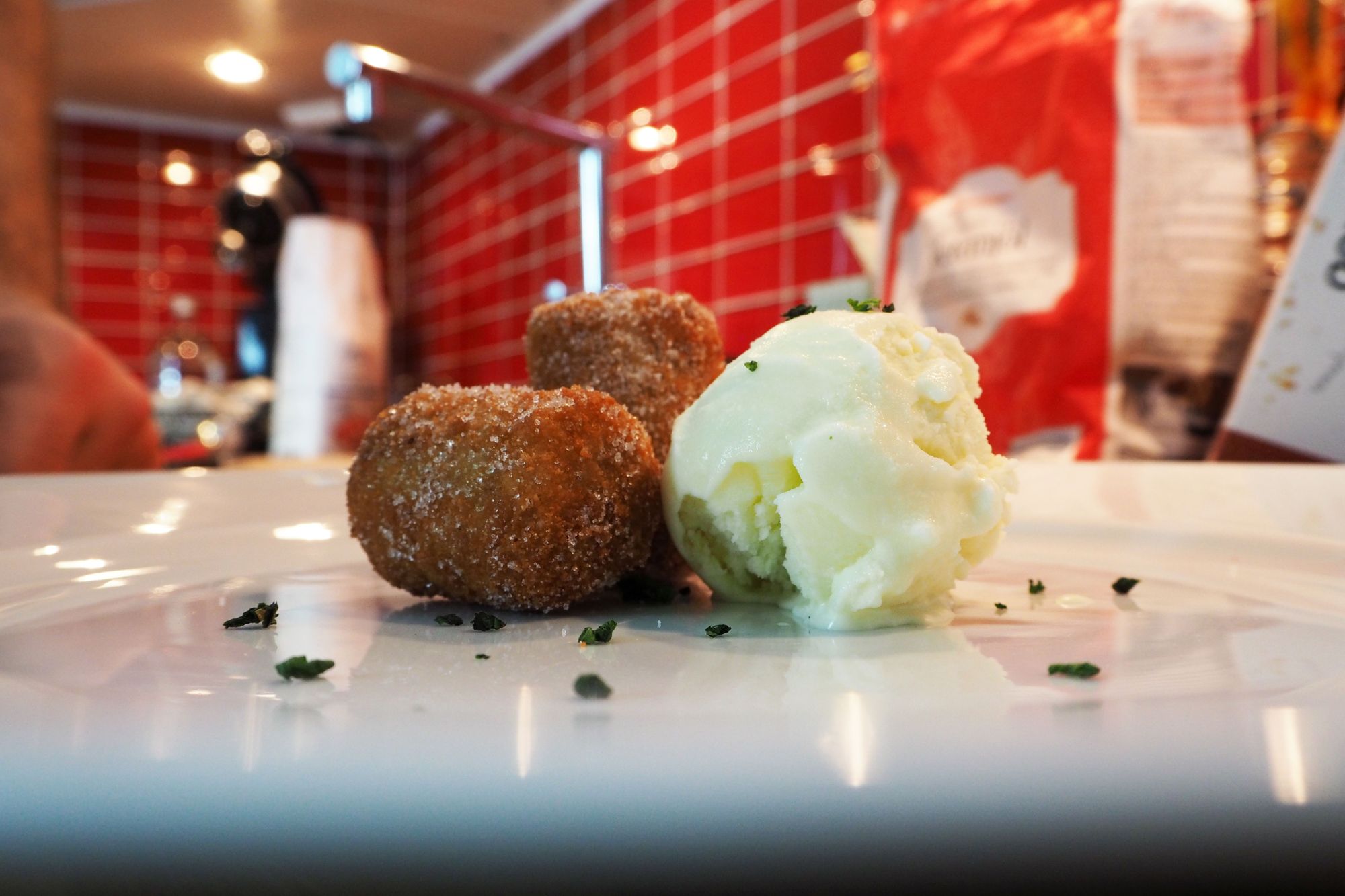 Stuffed bananas and lemon balm ice cream