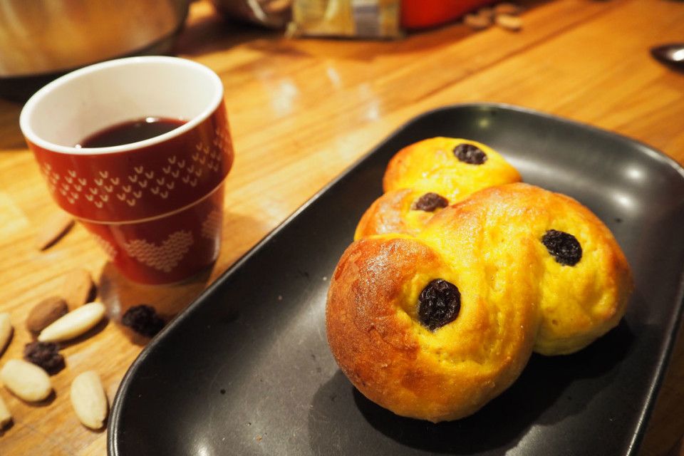 Lussebullar & Glögg (Swedish saffran buns & Swedish mulled wine)