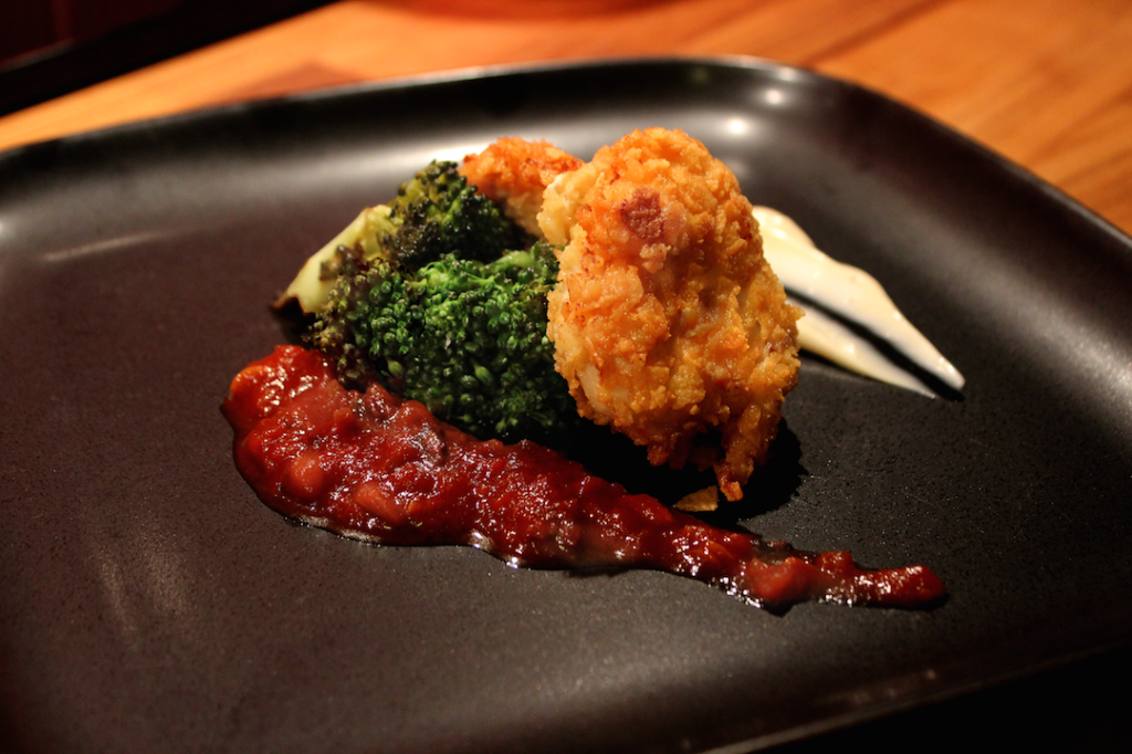 serving the crispy chicken with broccoli and tomato sauce