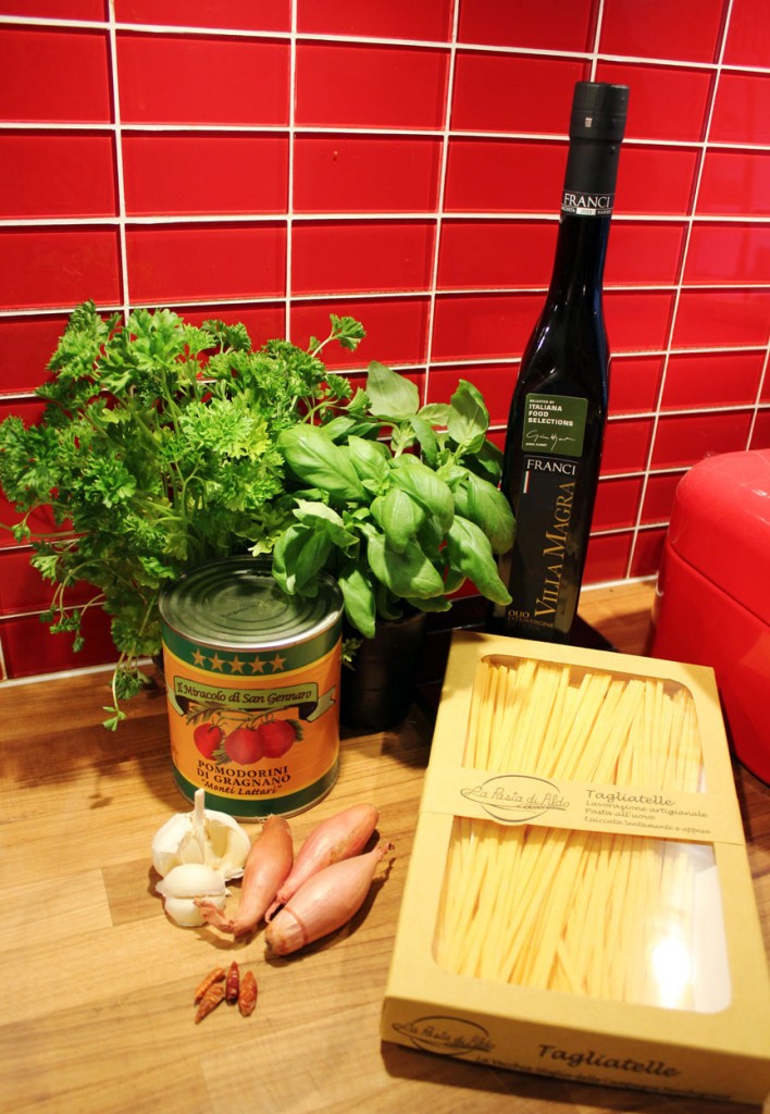 Ingredients of pasta al pomodoro