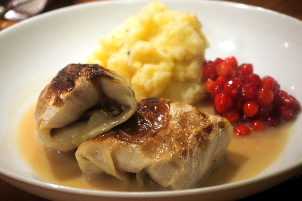 Kåldomar (stuffed cabbage), potato purée and lingonberries