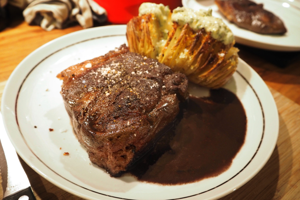 Perfect steak, Hasselback potatoes and homemade béarnaise