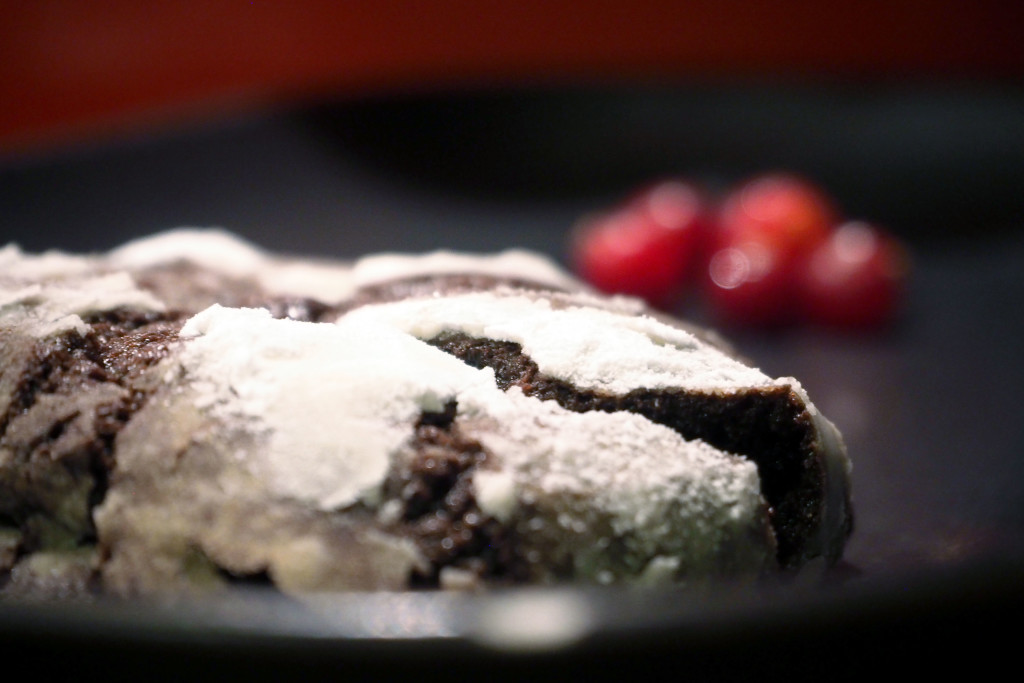 Snow cap cookies with berries