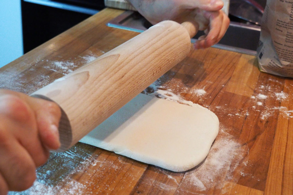 Preparing dough for udon noodles