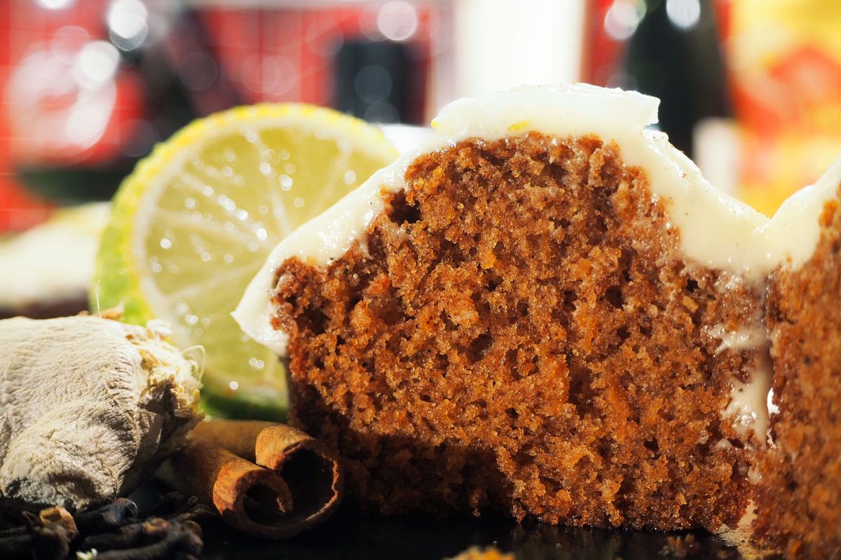 Carrot cake loafs with lime zest frosting