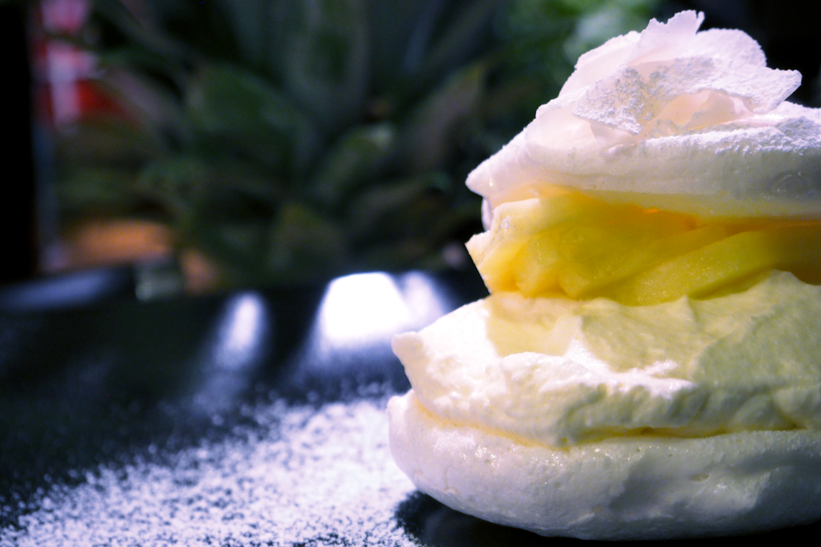 Vegan meringue sandwiches with piña colada flavours